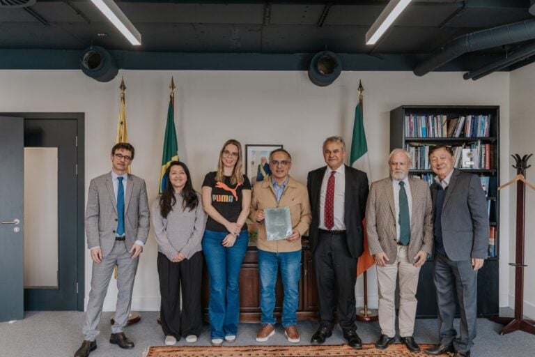 Prefeito Marcelo Lima visita Embaixada em Dublin e recebe apoio do órgão a alunos do Conecta