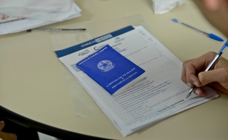 Emprega Diadema oferece 56 vagas de empregos para várias áreas