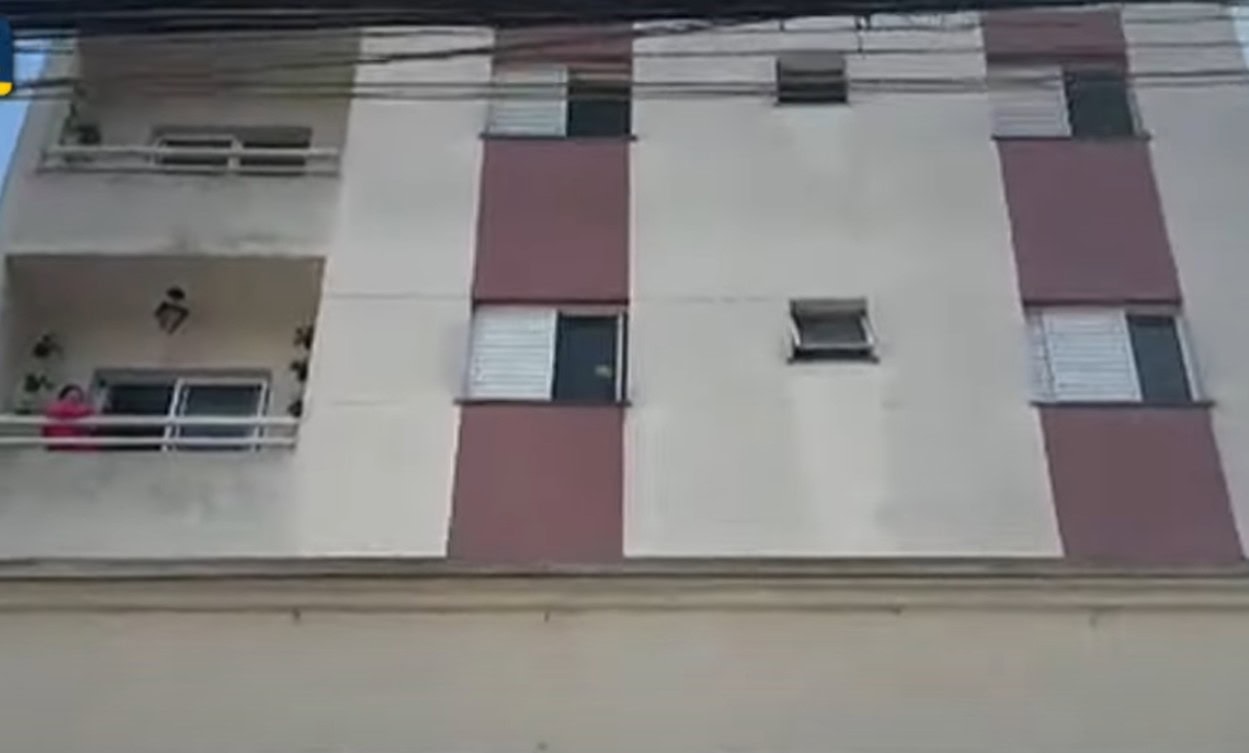 feminicídio, na manhã desta terça-feira (22/07), dentro do apartamento onde morava o marido, na Rua Osvaldo Cruz, no Centro de Diadema.