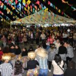 Festa Julina Solidária em Rio Grande da Serra reúne música, tradição e solidariedade na Praça da Bíblia