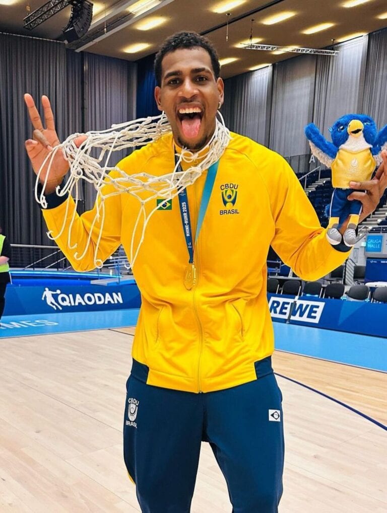 Filho de Mauá, Anderson Barbosa, é ouro com a Seleção Universitária de Basquete