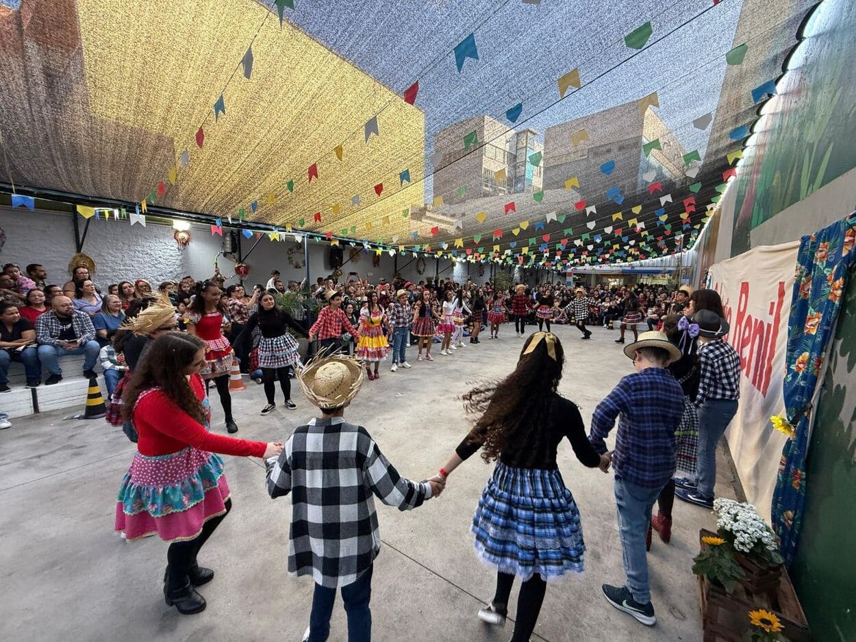 Festa Junina do Colégio Renil reúne mais de 3 mil pessoas em evento de tradição 