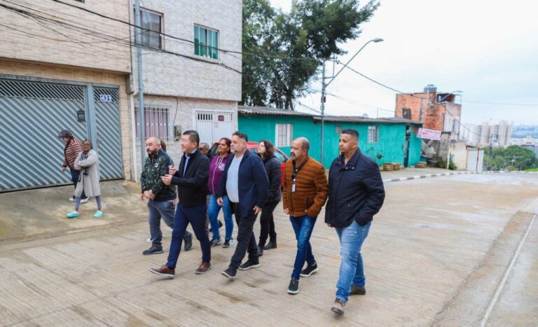 Prefeitura de Diadema entrega a pavimentação da Travessa Novo Horizonte no Canhema
