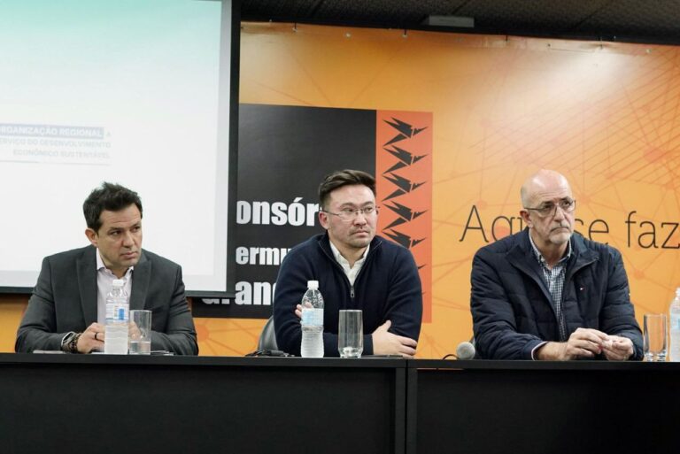 Prefeito Akira Auriani participa de evento sobre a Nova Indústria Brasil e destaca potencial sustentável de Rio Grande da Serra