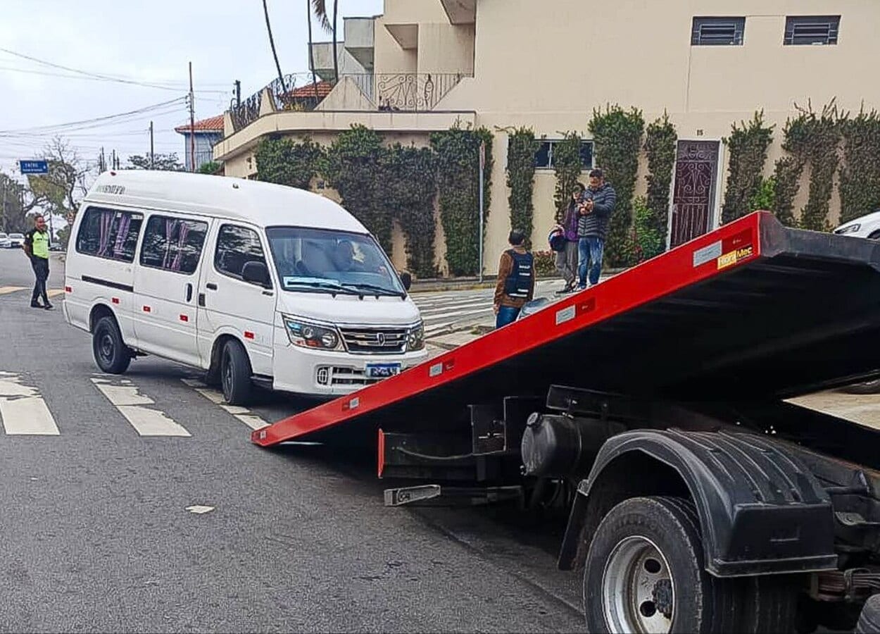 ação conjunta entre secretaria, Detran e PM que resultou no recolhimento o transporte escolar