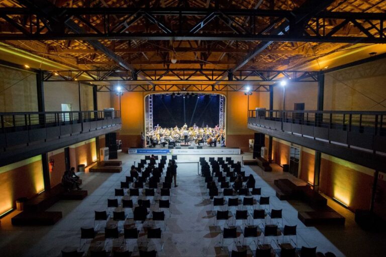 Prédio do Cine Theatro Carlos Gomes completa 100 anos nesta sexta