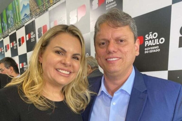 Tarcísio de Freitas grava vídeo ao lado de Carla Morando e fala sobre saúde e infraestrutura do ABC