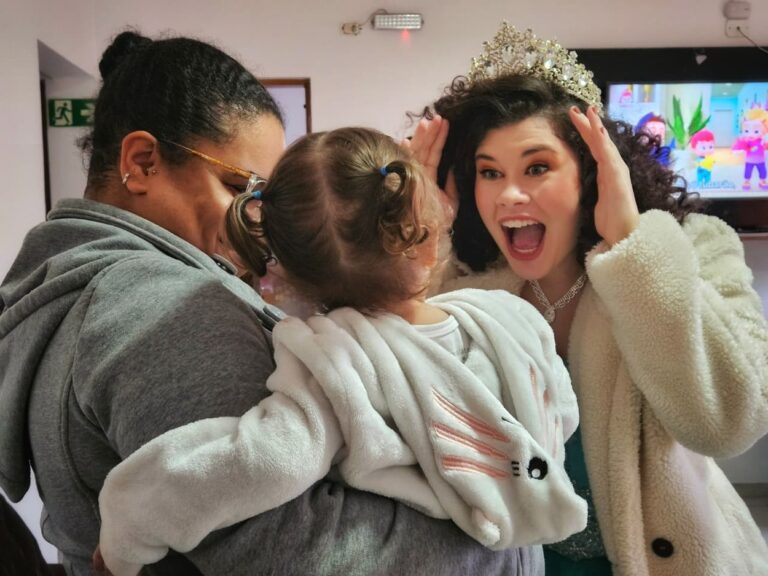 Emoção e gratidão marcam despedida do reinado na princesa do Chocolate