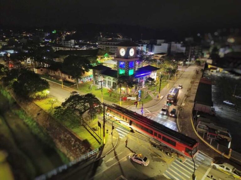 Vagão histórico da CPTM chega a Ribeirão Pires