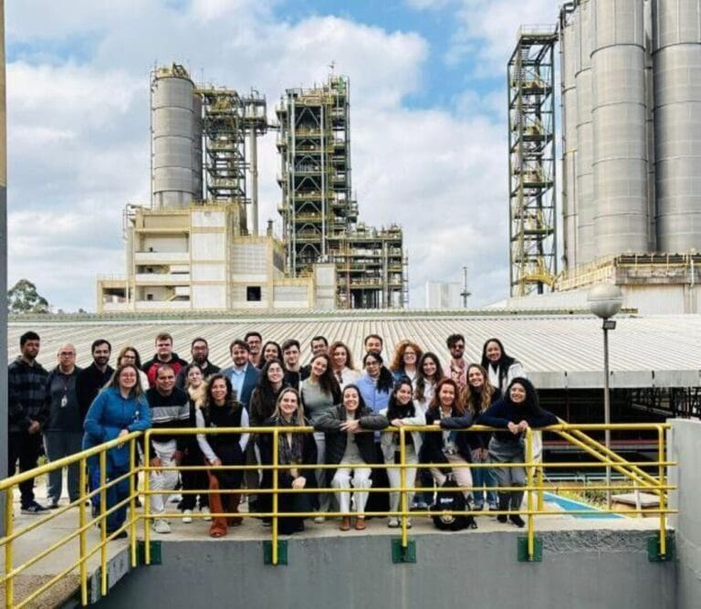 Pesquisadores do Centro de Engenharia da Plasticultura conhecem de perto operações da Braskem no ABC