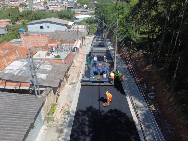 Prefeitura de Ribeirão Pires avança na pavimentação da Vila Bonita