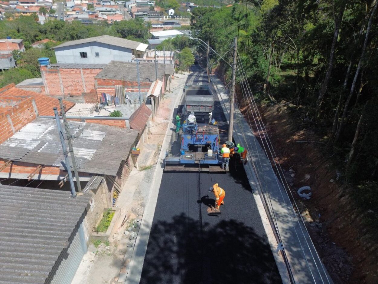 Prefeitura de Ribeirão Pires avança na pavimentação da Vila Bonita