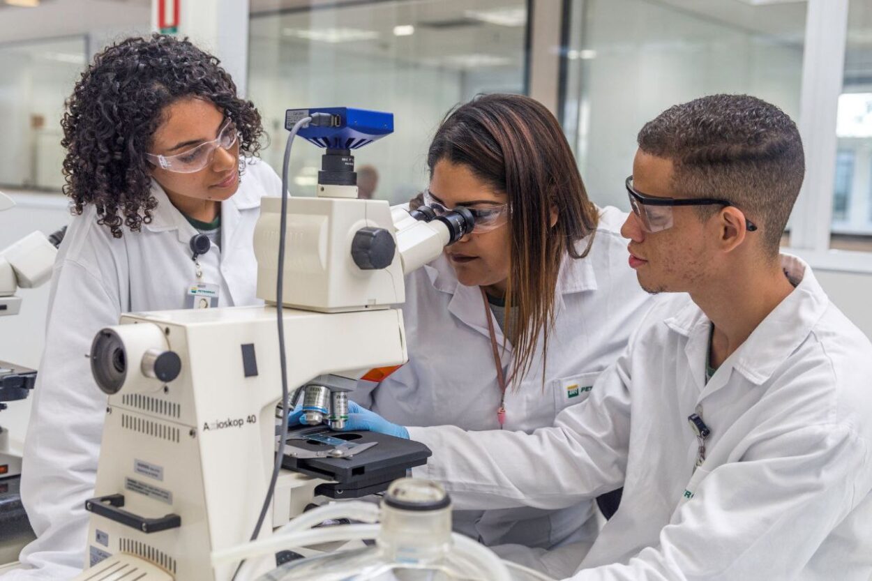 Petrobras abre mais de 700 vagas para jovens aprendizes em 13 Estados e no Distrito Federal