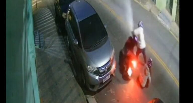 Vídeo com roubo de moto em Diadema viraliza nas redes sociais