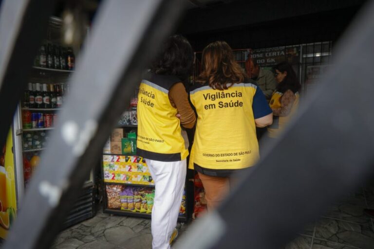 Vigilância sanitária interdita para venda 636 garrafas de bebidas em adega e supermercado de Diadema
