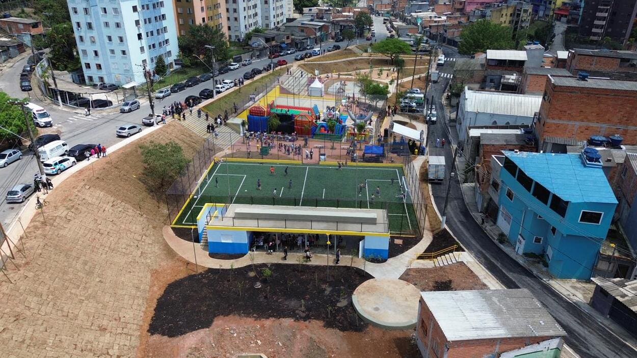 Área passou por modernização, ganhou quadra de grama sintética, quadra poliesportiva, entre outras estruturas em prol do esporte e lazer 