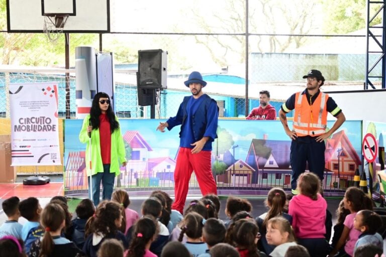 Projeto “Circuito Mobilidade” promove peça teatral interativa sobre proteção nas ruas de Santo André