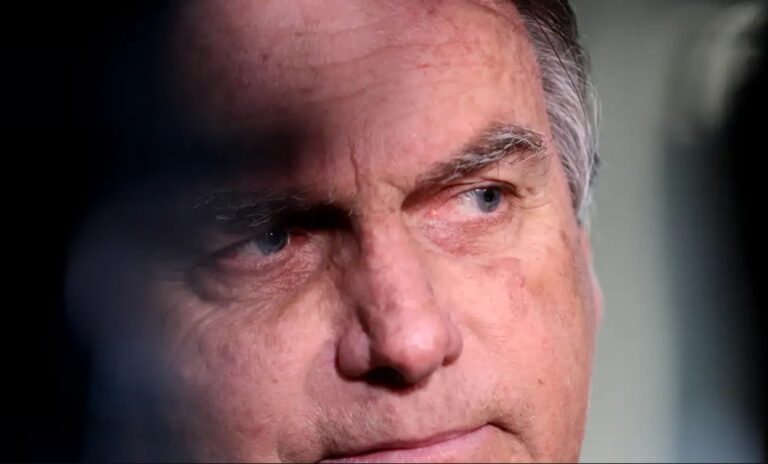 Bolsonaro sofre nova crise de saúde e recebe atendimento médico na prisão da PF