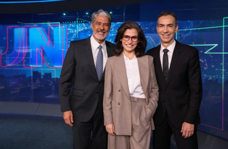 Jornalista Bonner encerrou ciclo no telejornal em passagem de bastão para César Tralli, que assumirá bancada ao lado de Renata Vasconcellos