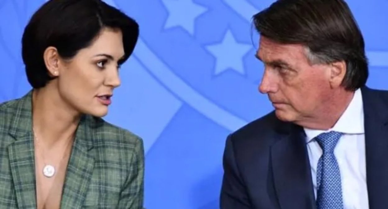 Prisão de Bolsonaro mantida após audiência; esposa Michelle o visita na PF