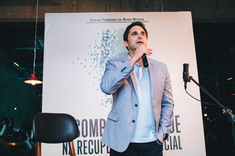 firma André Rocha, sócio-fundador da Triunfae.