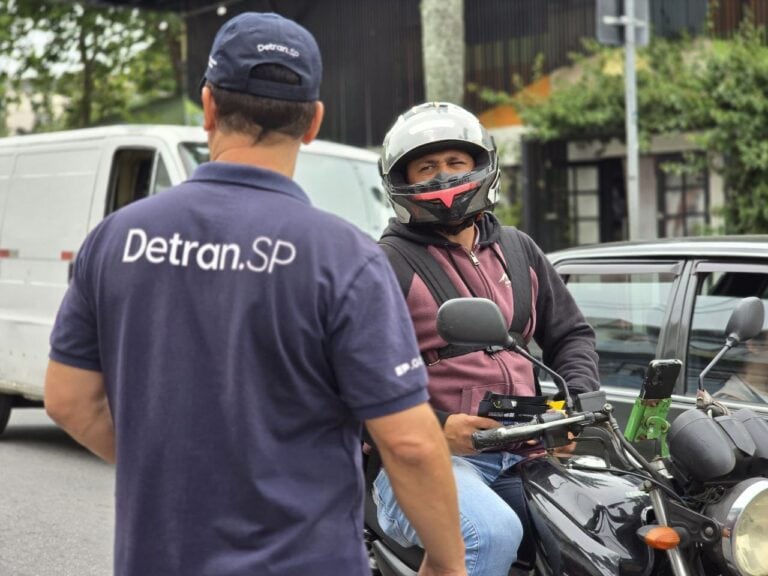 Prefeitura de Ribeirão Pires e DETRAN-SP realizam ação educativa sobre segurança no trânsito na Vila do Doce