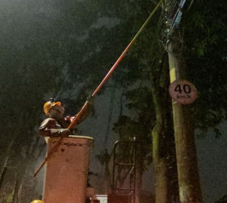 Enel São Paulo remove fios irregulares de cerca de 2 mil postes em Diadema. Foto: Divulgação