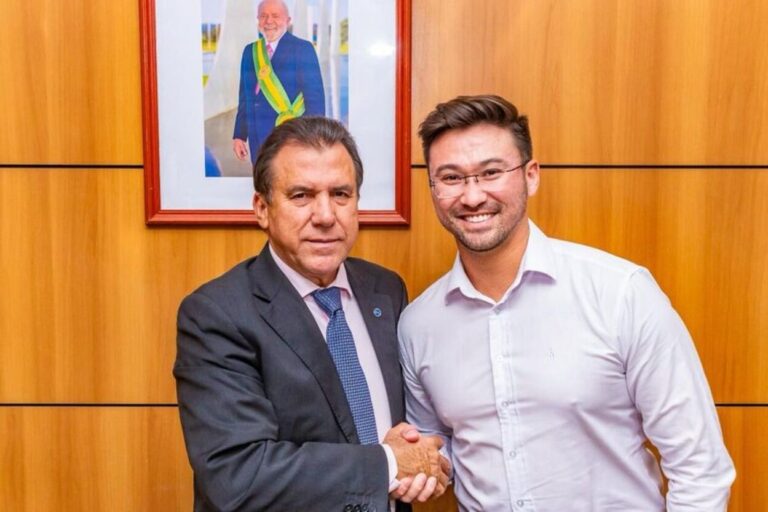 Rio Grande da Serra lança Escola do Trabalhador 4.0 com a presença do ministro Luiz Marinho e prefeito Akira Auriani.