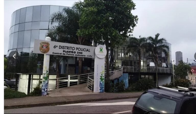 homem foi conduzido ao 6º Distrito Policial de Santo André, onde a ocorrência foi registrada.