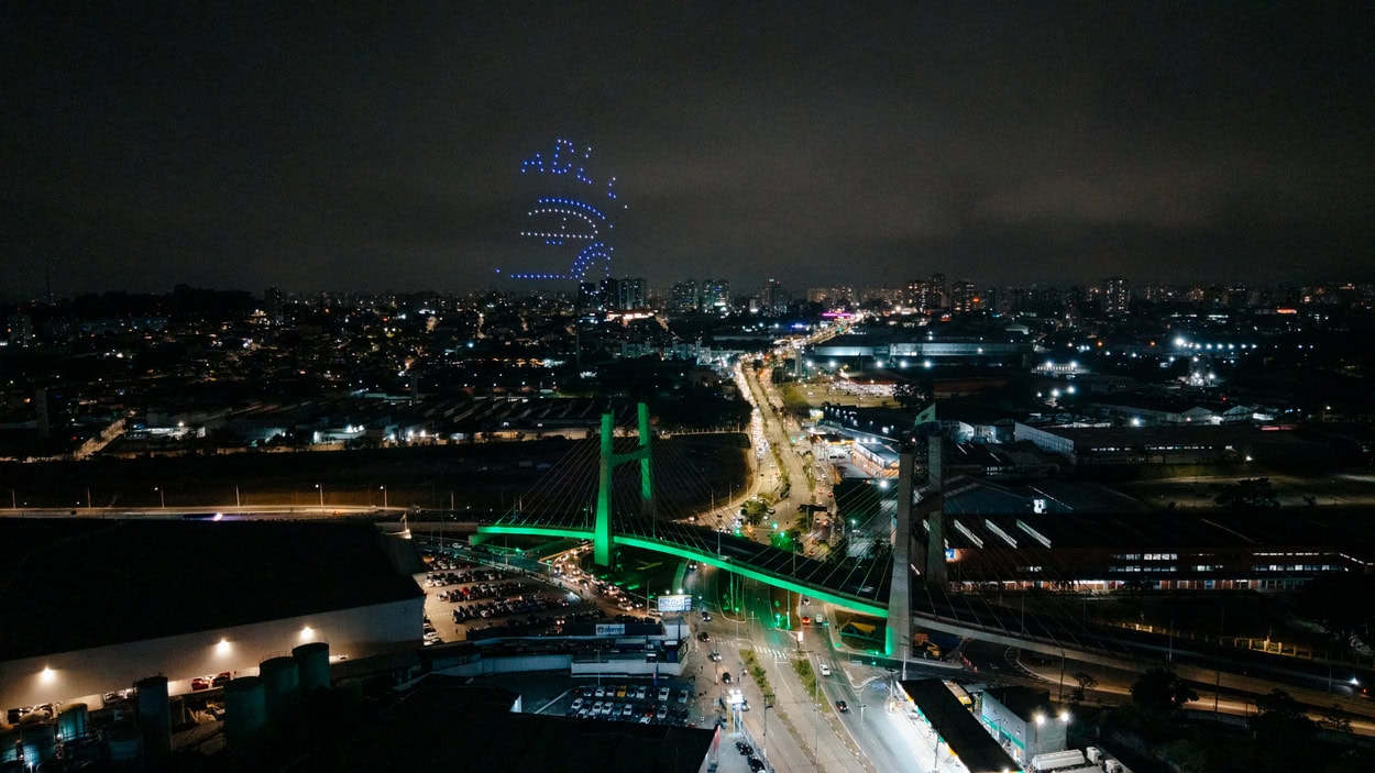 Ponte estaiada é entregue em São Bernardo com show de drones