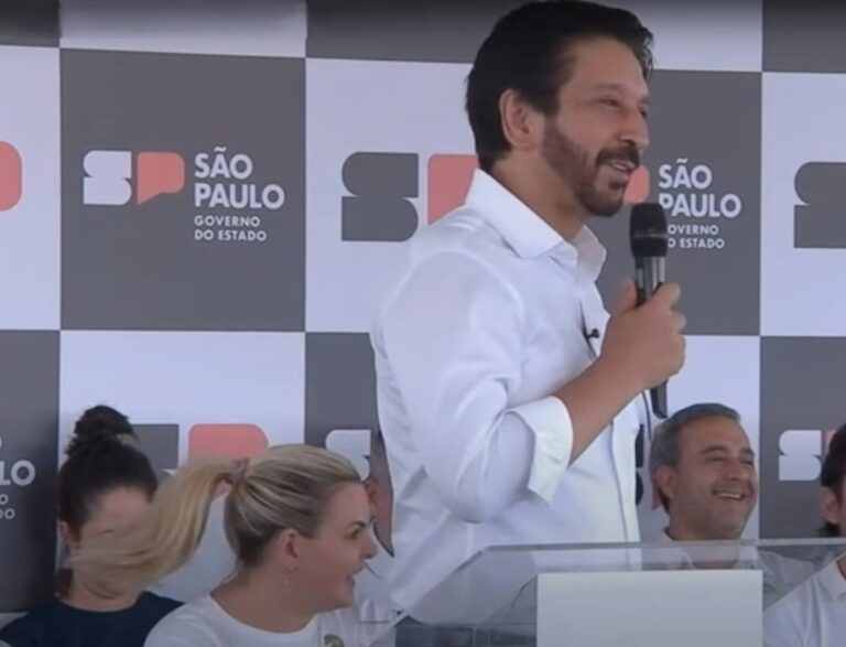 Nunes brinca com peso de prefeito de Ribeirão Pires e sugere "presente de Natal" injetável