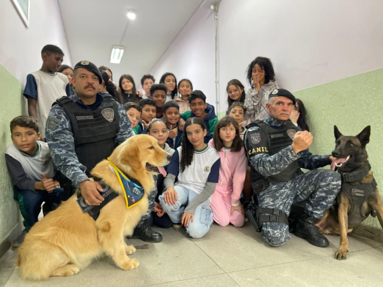 Iniciativa Cão Amigo percorreu diversas escolas levando ações sobre educação, respeito e mostrando o trabalho da corporação e do canil