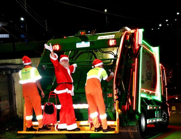 Garis levam a magia do Natal para as ruas de Santo André