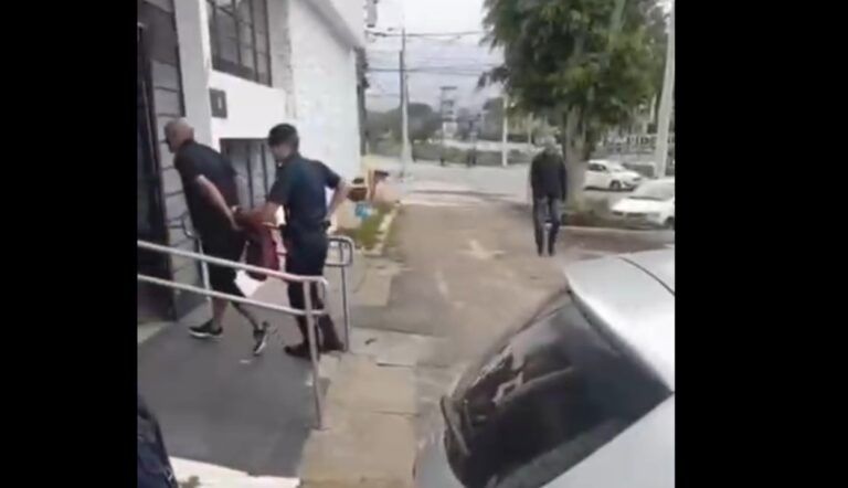 GCM de Ribeirão Pires prende homem que ameaçava companheira na Rua do Comércio