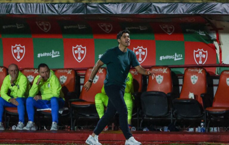 Abel Ferreira fala em asterisco