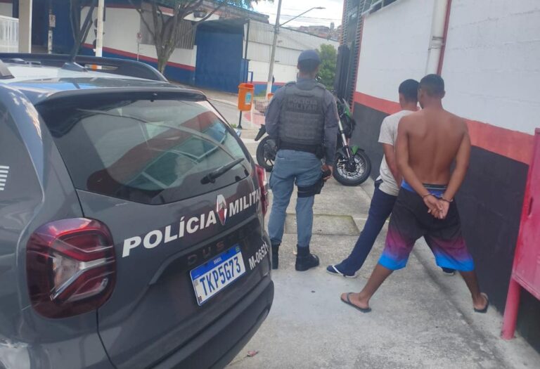 Em São Bernardo, PM prende trio e recupera motocicleta furtada em condomínio no Jardim Silvina