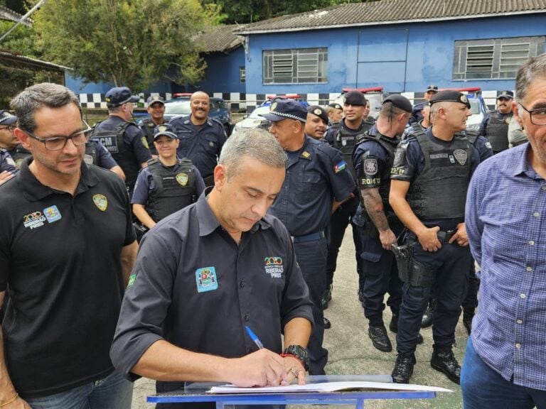 Guto Volvi concede reajuste salarial de 73% aos GCMs de Ribeirão Pires