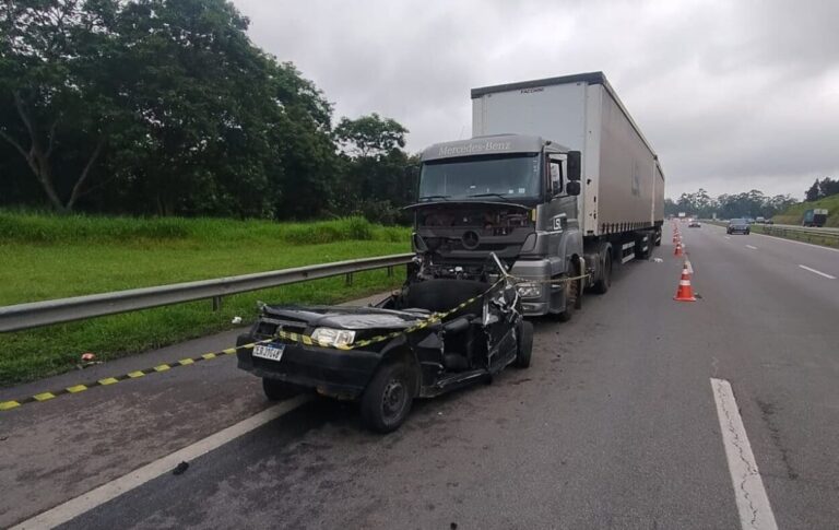 Acidente entre carro e carreta deixa três vítimas sem vida e um ferido grave no Rodoanel