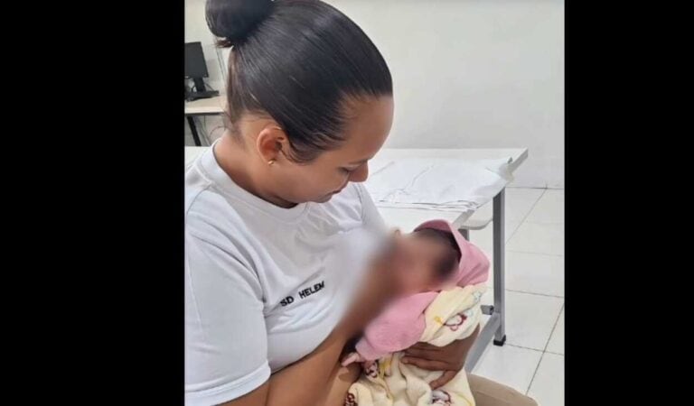 Policial militar é homenageada por colegas de farda em MG após amamentar bebê abandonada