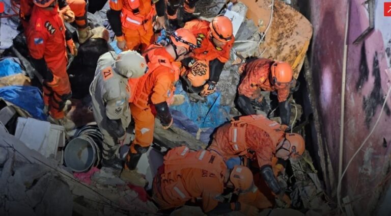 Mãe morre em desabamento de casa no Rio e filha de 7 anos é resgatada