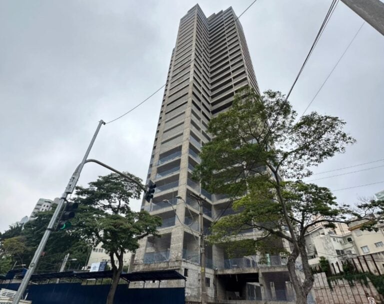 Obras são retomadas em edifícios abandonados há décadas na Av. Prestes Maia, em SBC