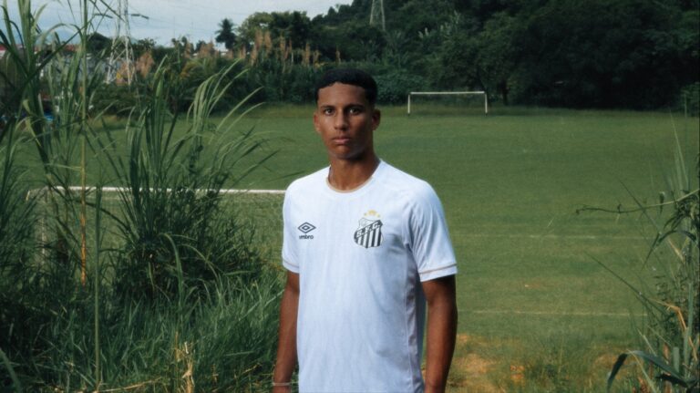 Santos oficializa novas camisas focadas na “Brasilidade”; veja as fotos