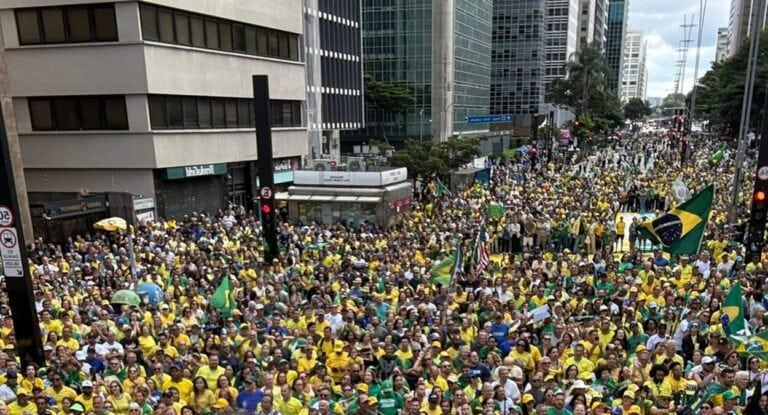 Direita faz ato na Avenida Paulista marcado por críticas ao STF e pedido de anistia