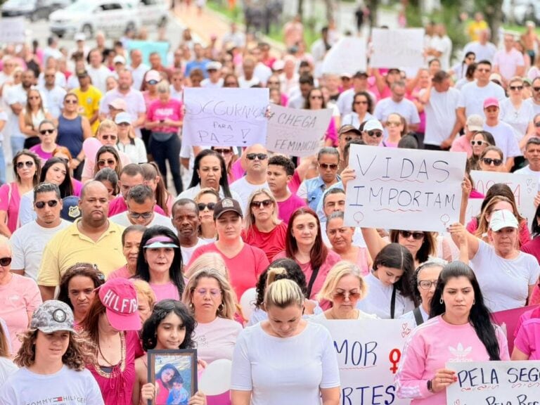 Manifestantes vão às ruas de SBC em caminhada pelo fim da violência contra a mulher