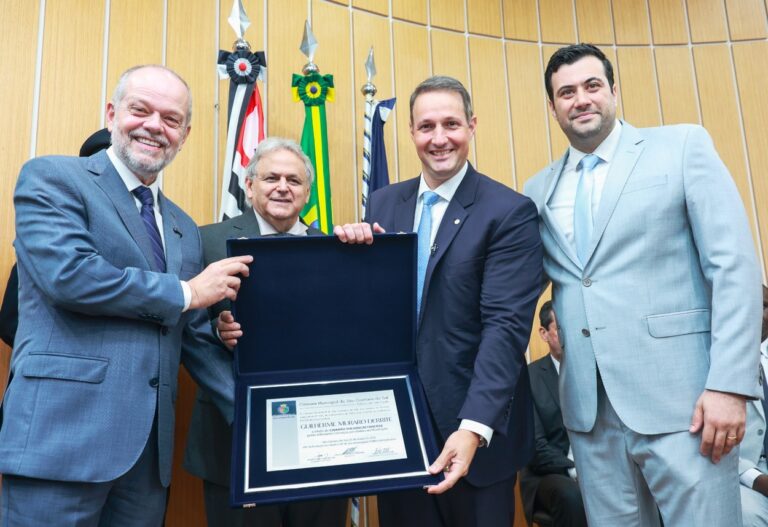 Guilherme Derrite recebe título de Cidadão Sulsancaetanense em noite de homenagens e tom político