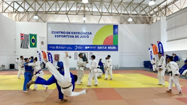 Ação com medalhista olímpico, na Arena Caixa de São Bernardo, prepara alunos das escolas de judô