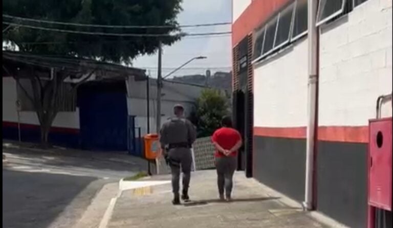 Suspeita de agredir jovem até a morte no Jardim Silvina se entrega à polícia