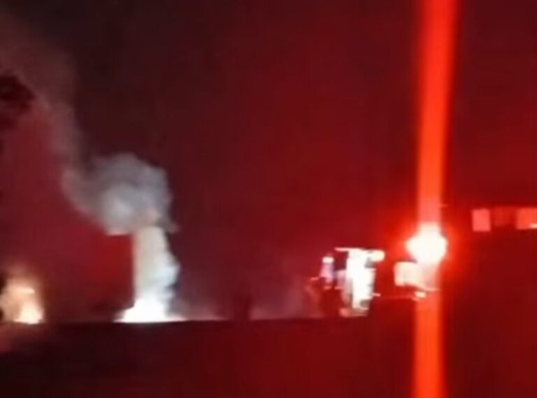 Caminhão pega fogo na Rodovia Anchieta e mobiliza Corpo de Bombeiros em São Bernardo do Campo