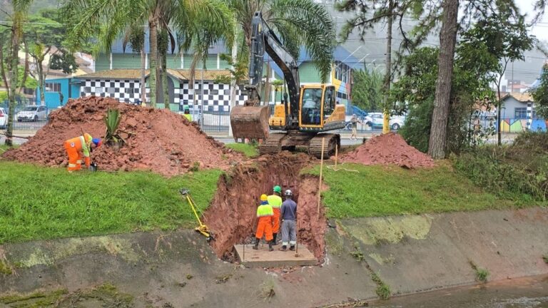 Obras do viaduto estaiado entram em nova etapa com instalação de drenagem na região central