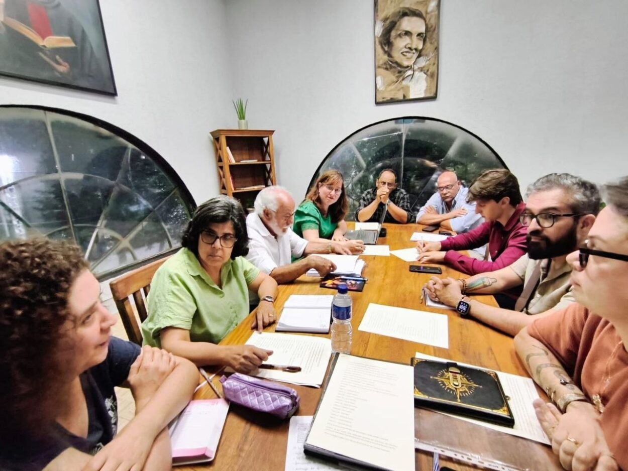 Academia de Letras de Ribeirão Pires realiza primeira reunião na sede própria
